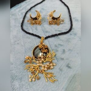 Elegant Gold and Black Necklace Set